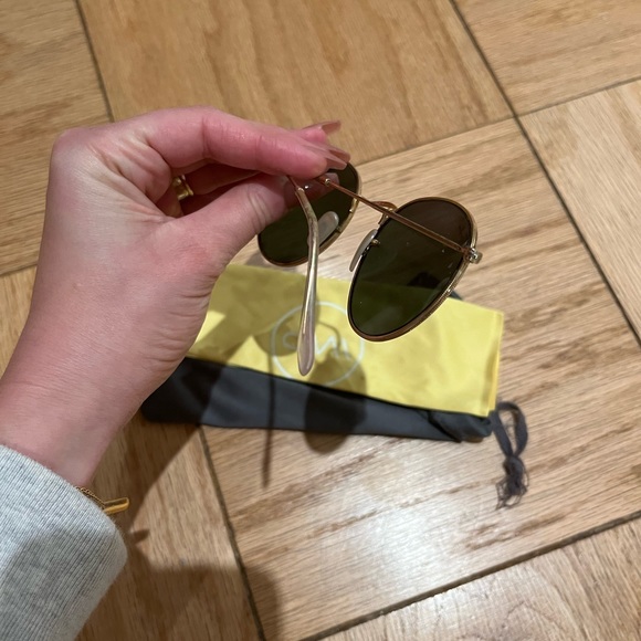 SOLD Ray Ban Round Gold Metal Framed Sunnies - Picture 3 of 6